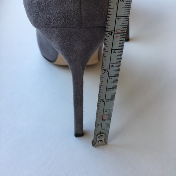 Manolo Blahnik BB gray suede pumps - Picture 13 of 16
